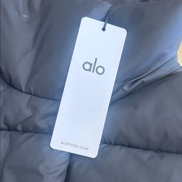 ALO Yoga Black Quilted Puff Vest - Picture 3 of 6